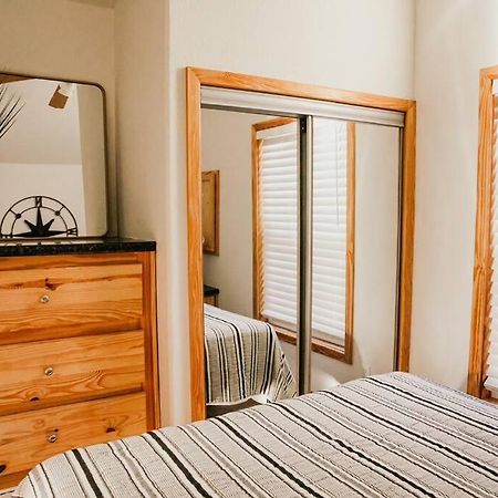 The Bison Cabin - The Cabins At Rim Rock Austin Esterno foto