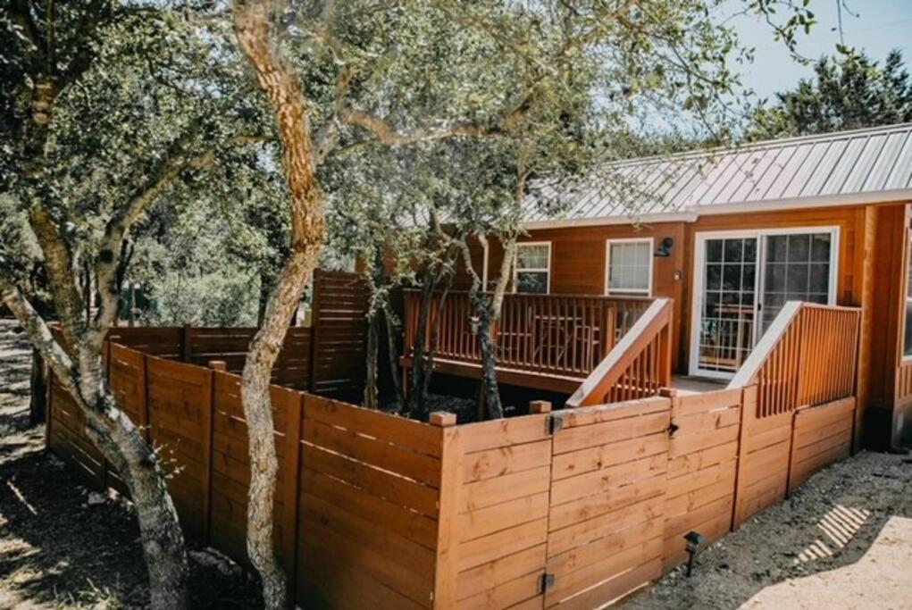 The Bison Cabin - The Cabins At Rim Rock Austin Esterno foto