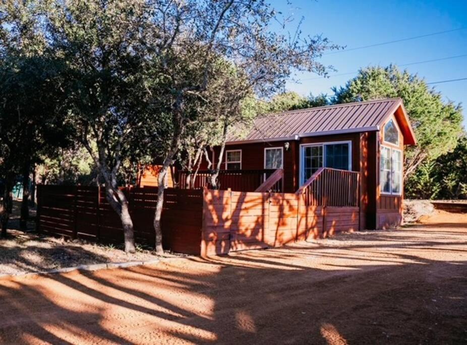 The Bison Cabin - The Cabins At Rim Rock Austin Esterno foto
